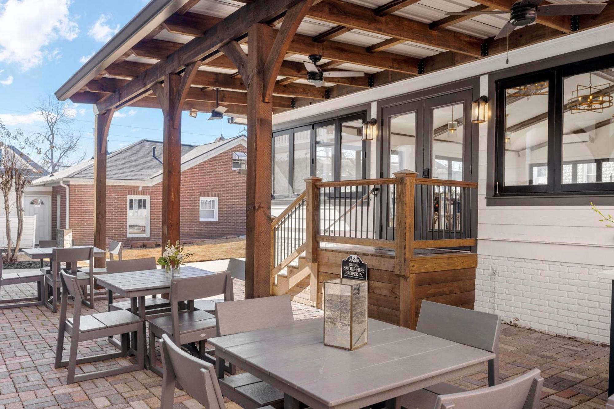 27 On Park Boutique Hotel & Venue Dahlonega Exterior foto