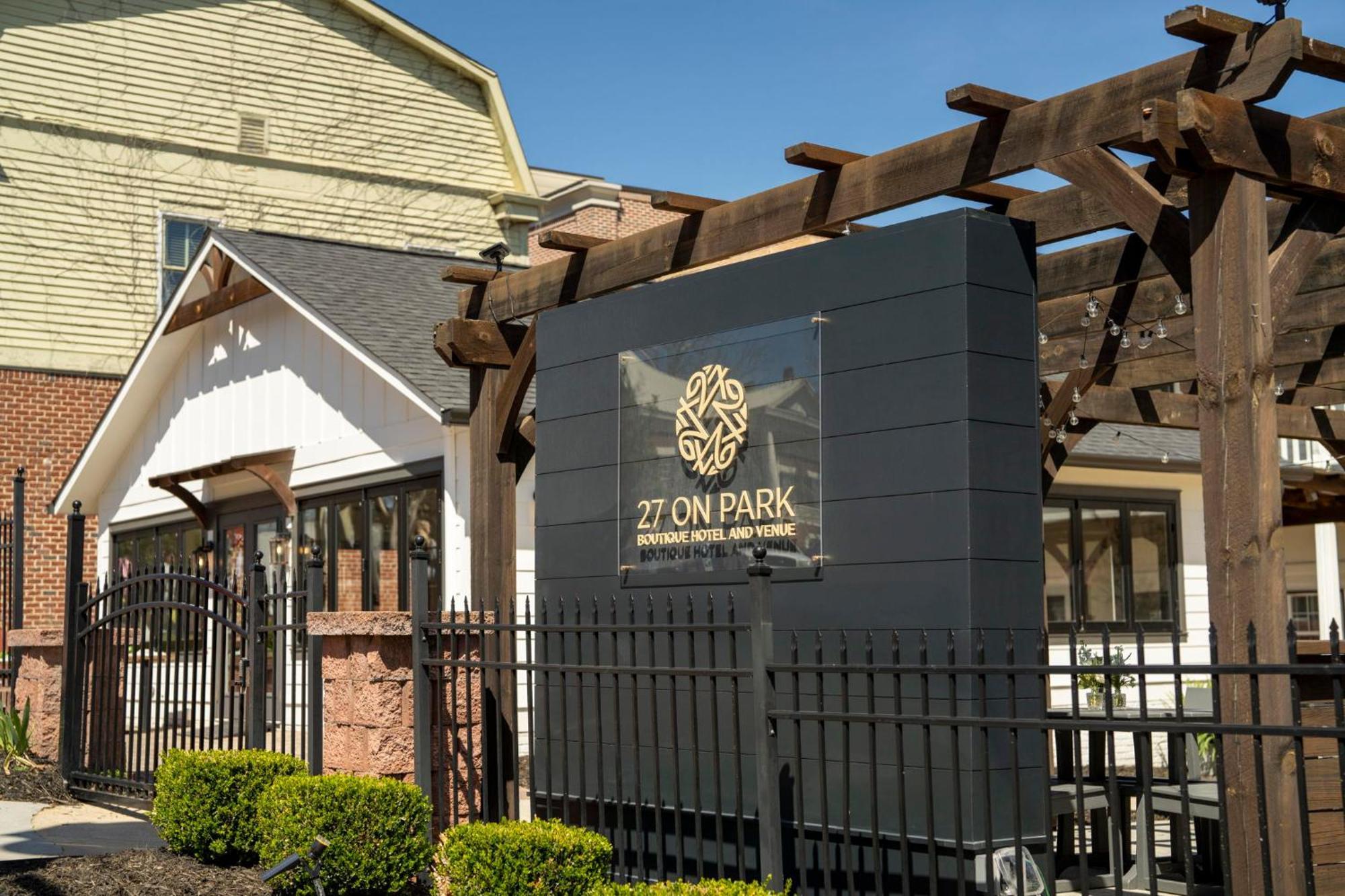 27 On Park Boutique Hotel & Venue Dahlonega Exterior foto