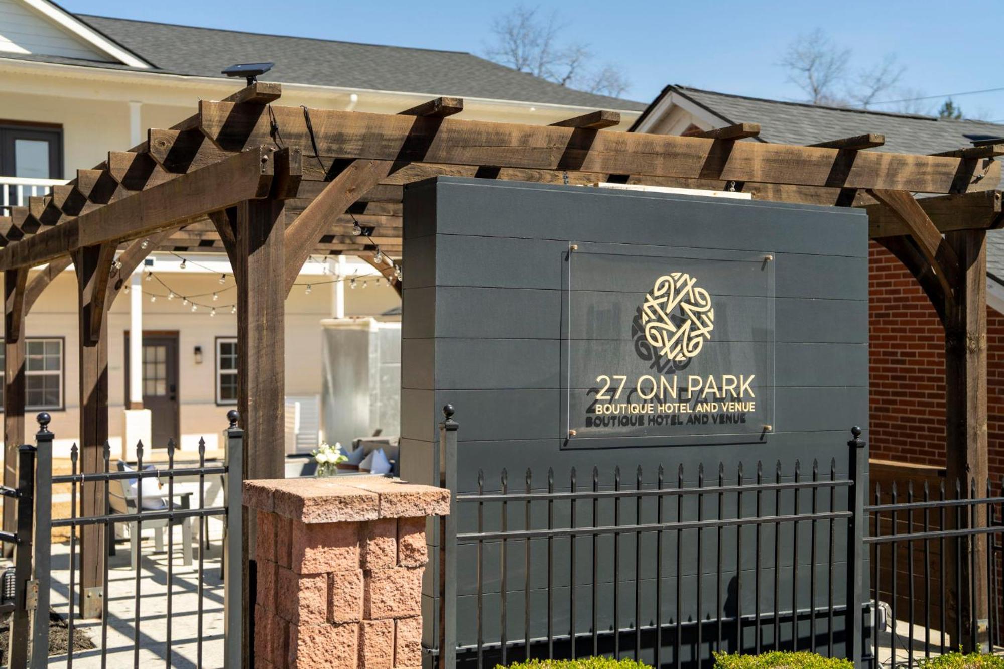 27 On Park Boutique Hotel & Venue Dahlonega Exterior foto