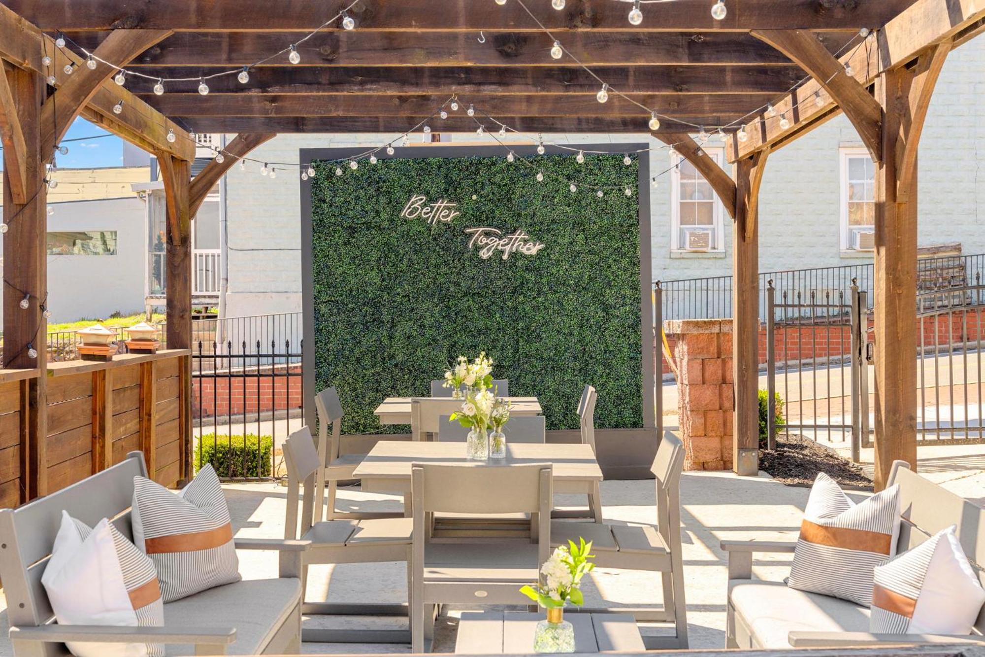 27 On Park Boutique Hotel & Venue Dahlonega Exterior foto